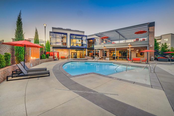 Pool  | Parkway Lofts | Apartments near UVU