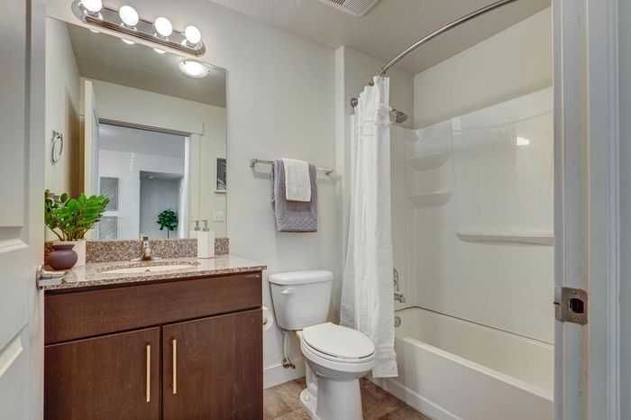 Spacious Bathroom | North Salt Lake UT Apartment For Rent | Eaglewood Lofts