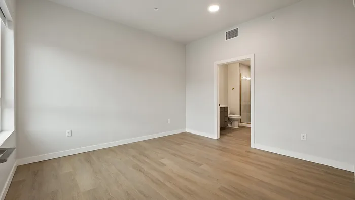 Callisto | Bedroom-Main