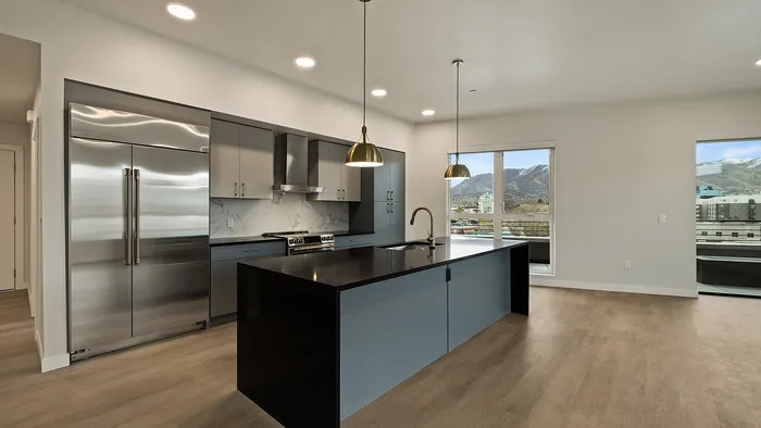 Callisto | Kitchen - view3
