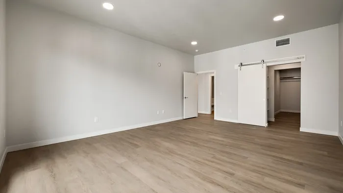 Dione | Bedroom-Main