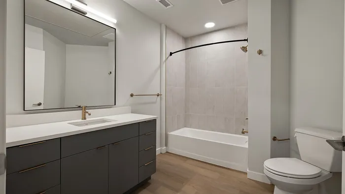 Garnet | Bathroom
