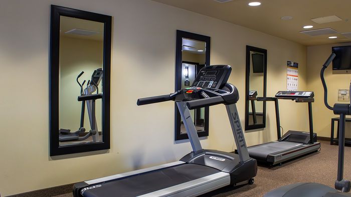 Metro Flats cardio room with treadmills, mirrors, and exercise machines