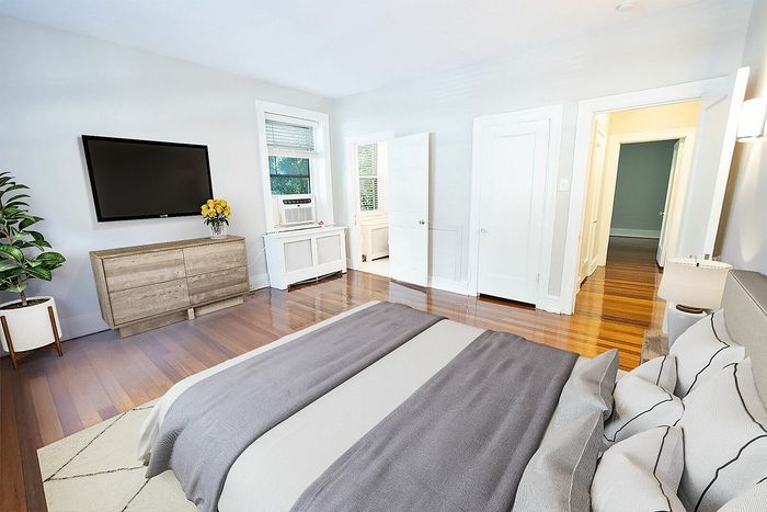 Luxury Main Line Apartment