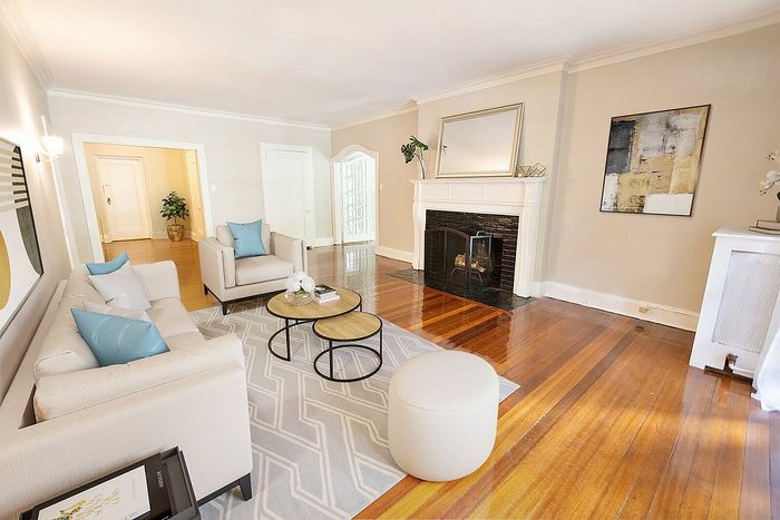 2 bedroom apartment on the main line