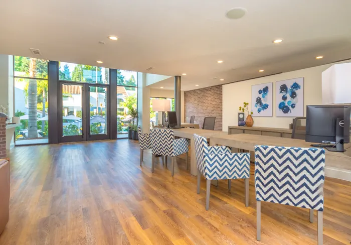 Citrus Heights Apartment Business Center - Montage