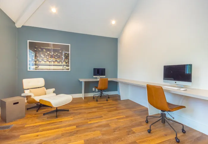Citrus Heights Apartment Business Center - Montage