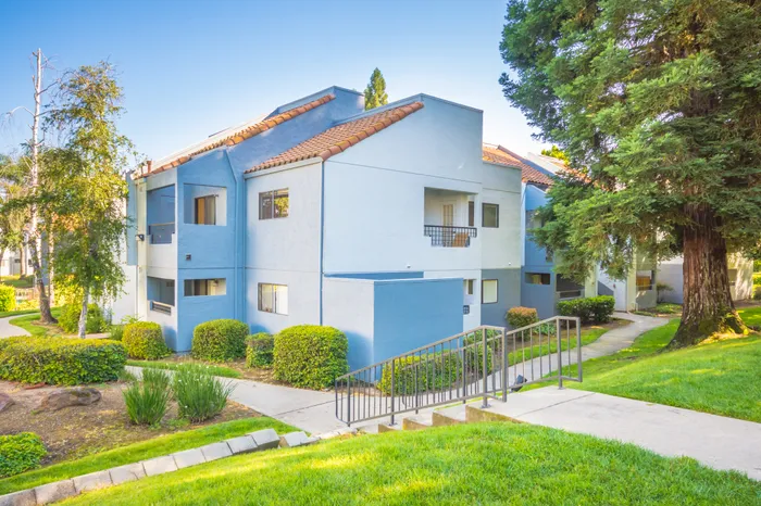 Citrus Heights Apartment Exterior - Montage at Fair Oaks