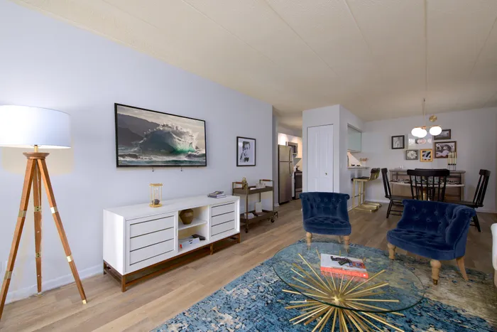 Lombard Apartments Living Room - Residences at Lakeside