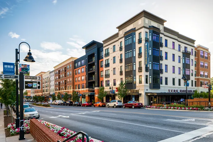 Gaithersburg Apartments Street View and Grounds - Cadence at Crown