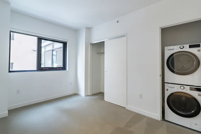 INUNIT WASHER AND DRYER