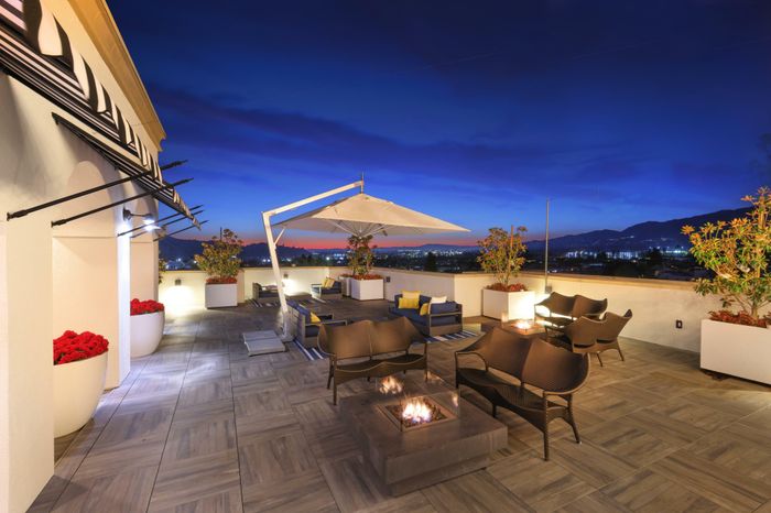 Rooftop Deck!