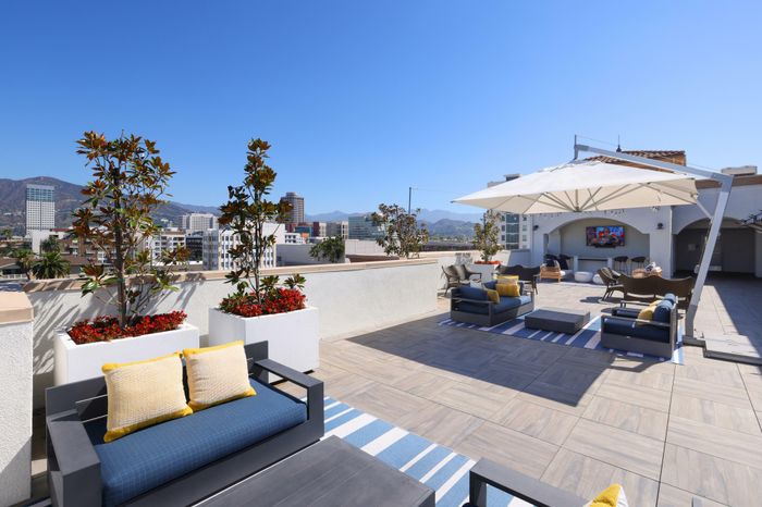 Rooftop Deck!