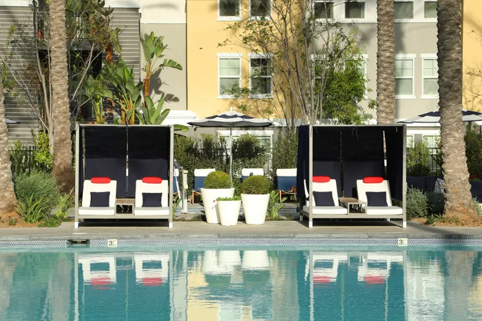 Oxnard Apartment Pool - Serenade at RiverPark