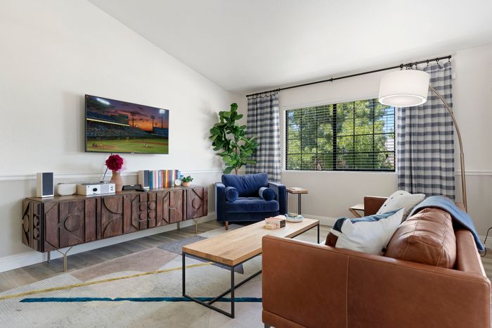 Model Living 2