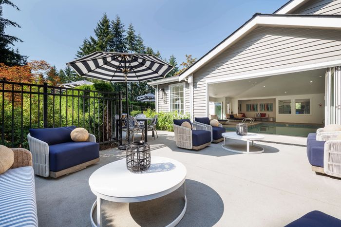 Outdoor Seating by the pool