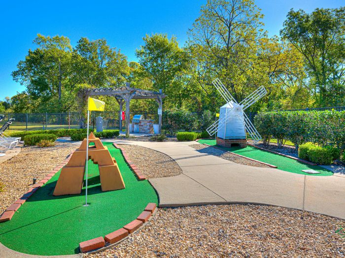 pool putt putt