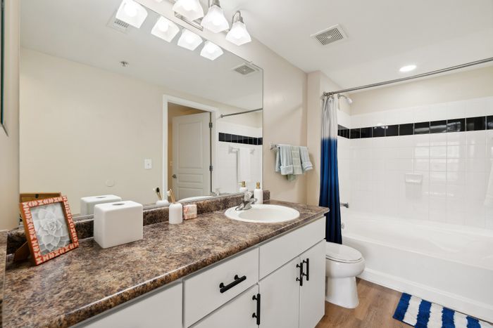 one bedroom bathroom