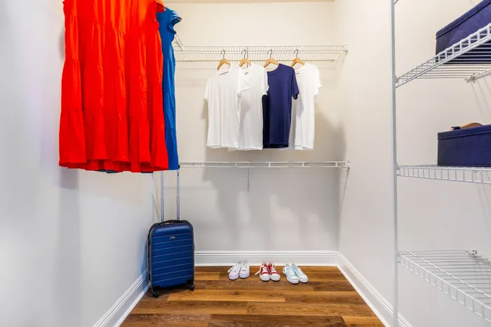 closet with clothes