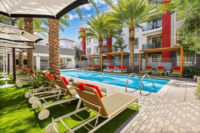 luxurious resort stye pool