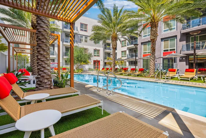 luxurious resort stye pool