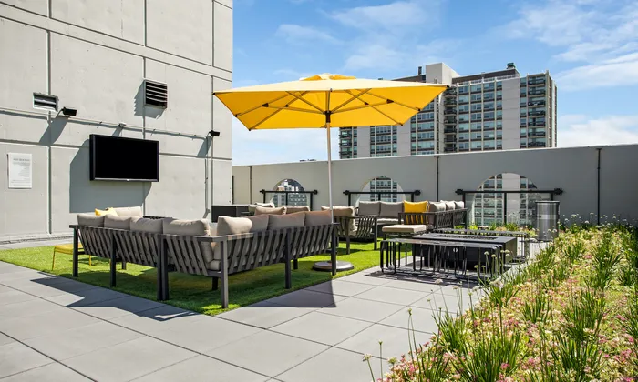 1250 LaSalle - Rooftop Lounge