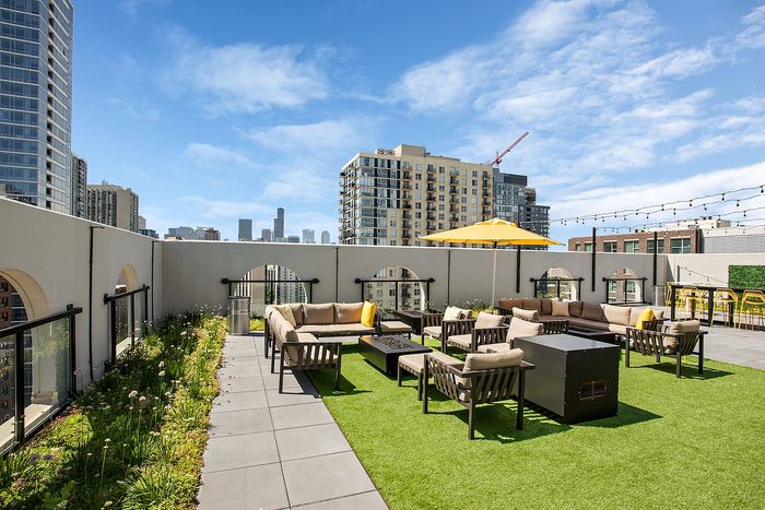 1250 LaSalle - Rooftop Lounge Area