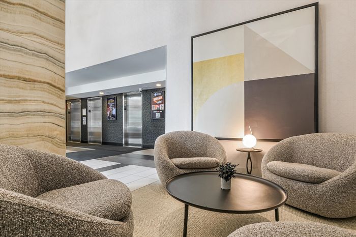 1250 LaSalle - Modern Lobby Seating