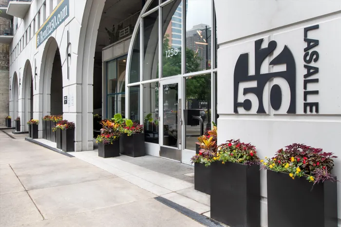 1250 LaSalle - Building Entrance