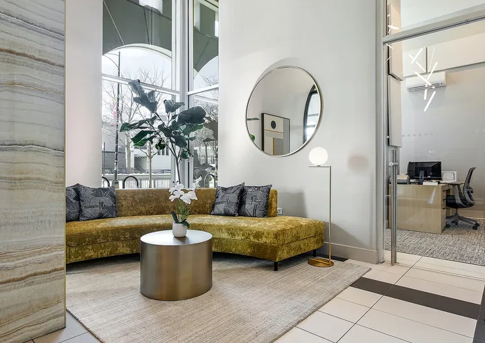 1250 LaSalle - Stylish Lobby