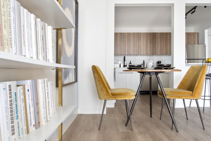 1250 LaSalle - Modern Dining Area