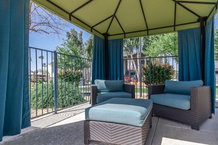 Rise on McClintock Amenities