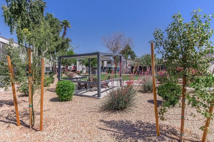 Rise on McClintock Amenities