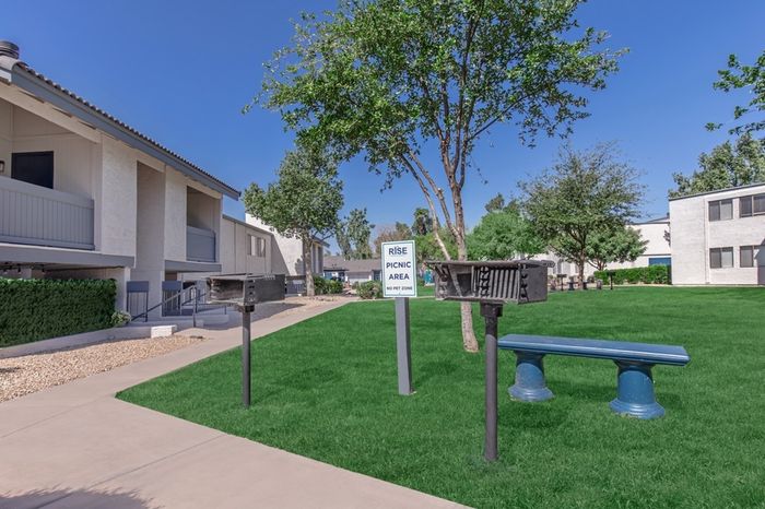 Rise on McClintock Amenities