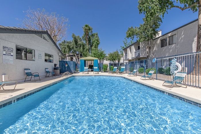 Rise on McClintock Amenities