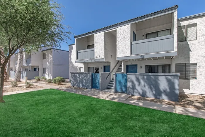 Rise on McClintock Amenities