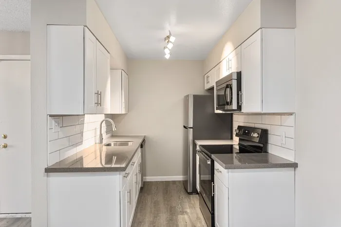 Rise Thunderbird Apartments