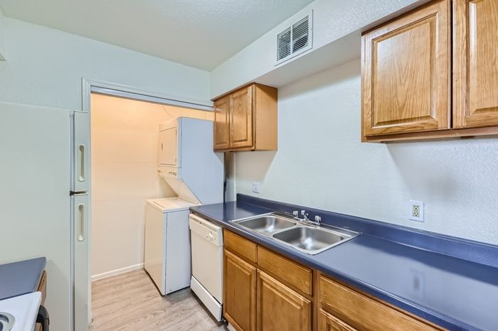 Rise Thunderbird Apartments
