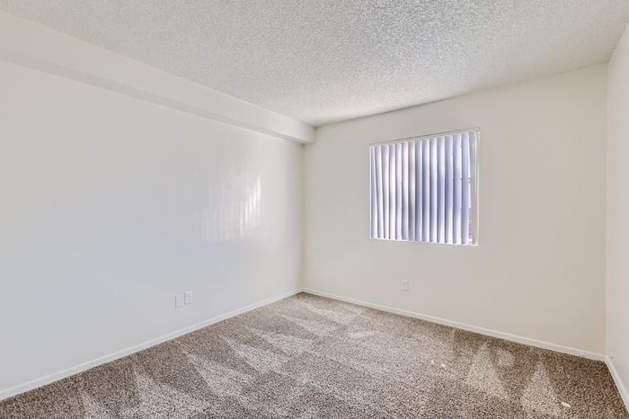 Rise Thunderbird Apartments