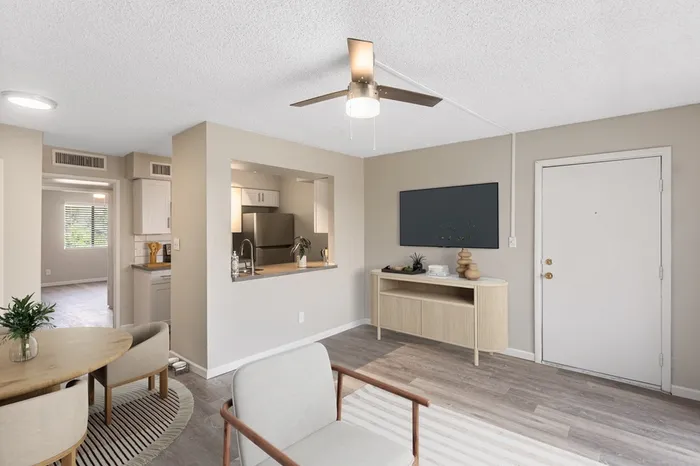 Rise Thunderbird Apartments