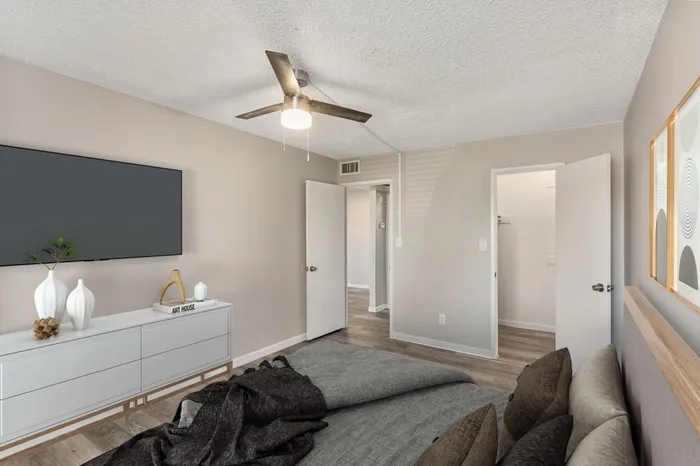 Rise Thunderbird Apartments