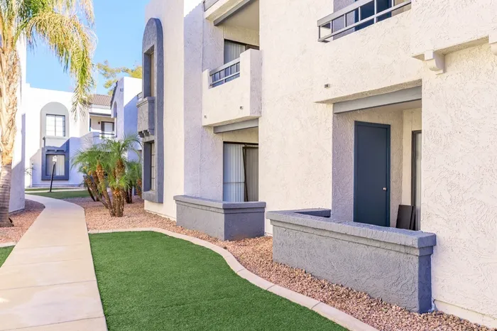 Rise on Cactus Amenities