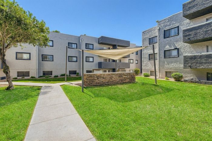 Rise at Dobson Ranch Amenities