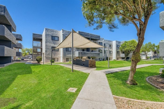 Rise at Dobson Ranch Amenities