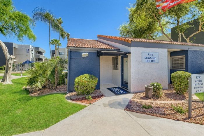 Rise at Dobson Ranch Amenities