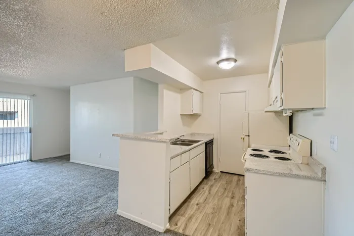 Rise Thunderbird Apartments