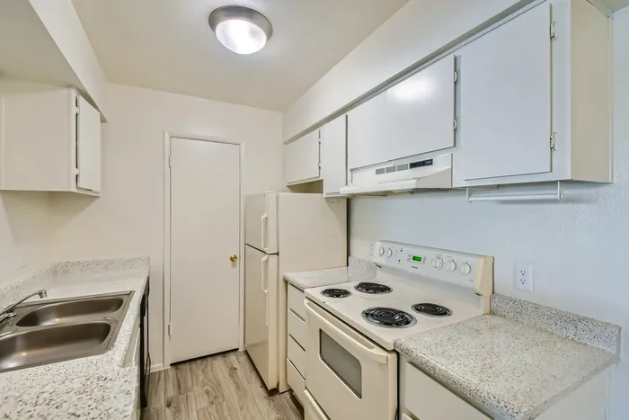 Rise Thunderbird Apartments