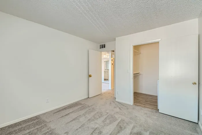 Rise Thunderbird Apartments