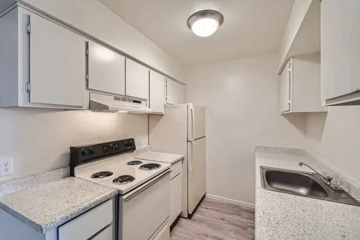 Rise Thunderbird Apartments