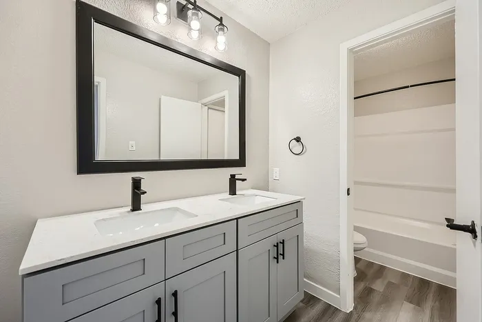 B1 Platinum - 2 Bed 1 Bath